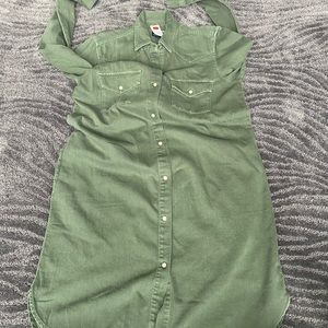 Gap Dress Olive Green Size M Dress has snap closure, snaps cuffs & pockets